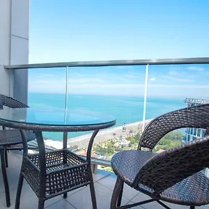 شقة Sea To Sky Beachfront Studio With Stunning Sea Views In, باتومي
